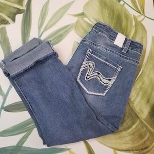 Distressed Ripped Capri Jeans NWOT